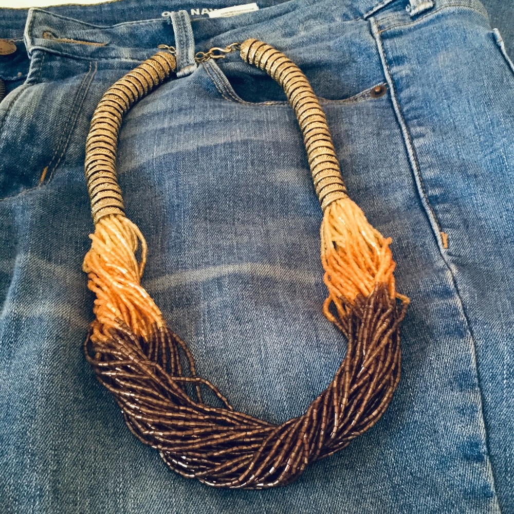 Vintage piece. Two tone beaded necklace.